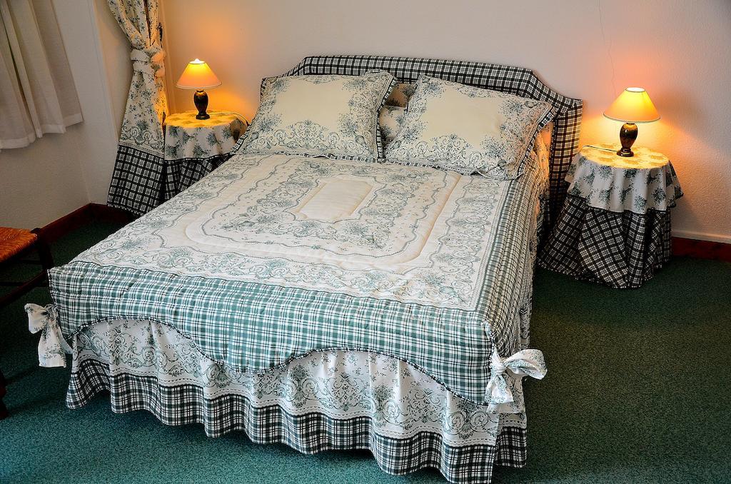 Auberge Bourbonnaise Lurcy-Lévis Quarto foto