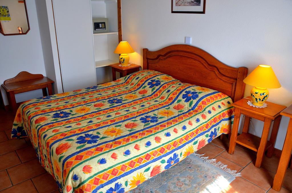 Auberge Bourbonnaise Lurcy-Lévis Quarto foto